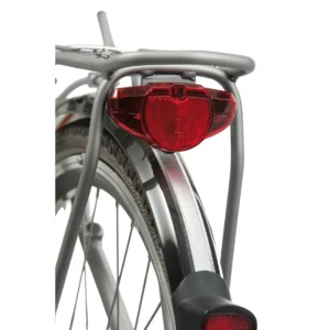 Achterlicht-axa-spark-batterijen-gemonteerd-op-bagagedrager. Webp achterlicht axa spark batterijen gemonteerd op bagagedrager