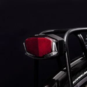 achterlicht spanninga lineo batterijen gemonteerd op fiets 1