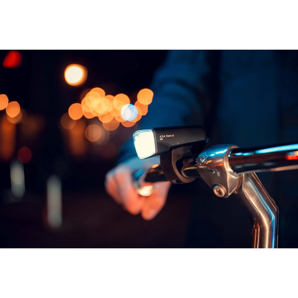 koplamp axa dwn front 30 lux usb c oplaadbaar 4